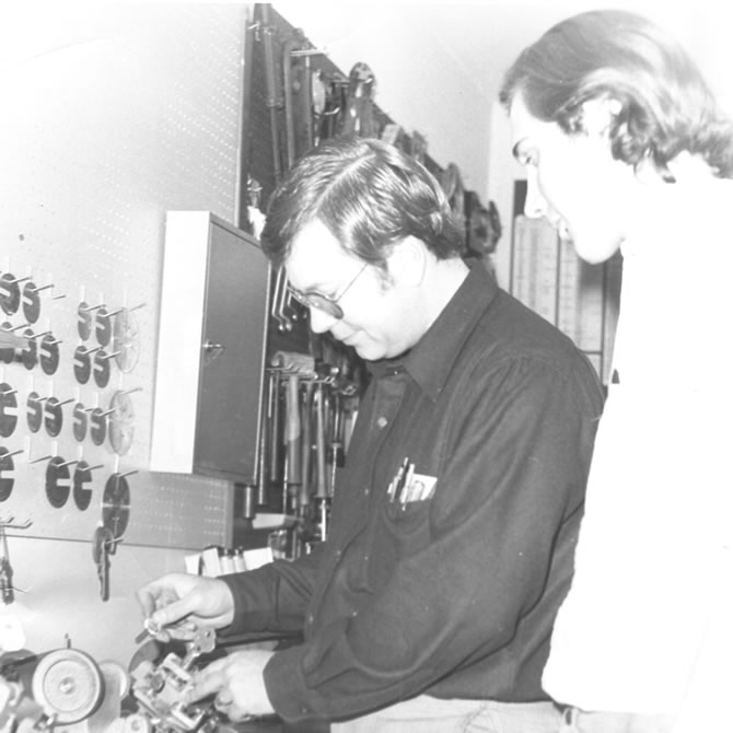 07_genemike70s_lg